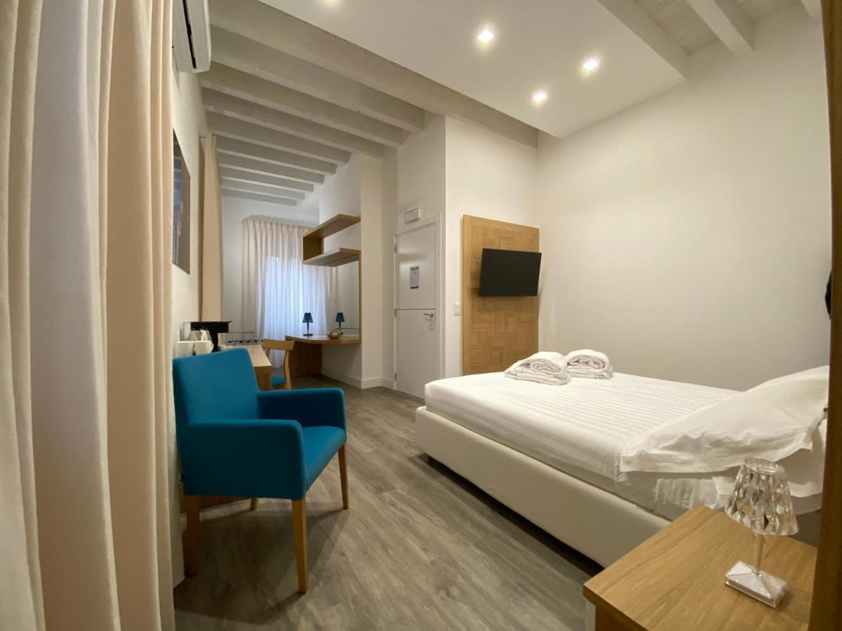 Star Suite Tarente Extérieur photo